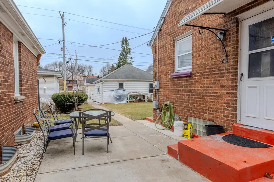 3221 W Oklahoma AVENUE, Milwaukee, WI 53215 - #3