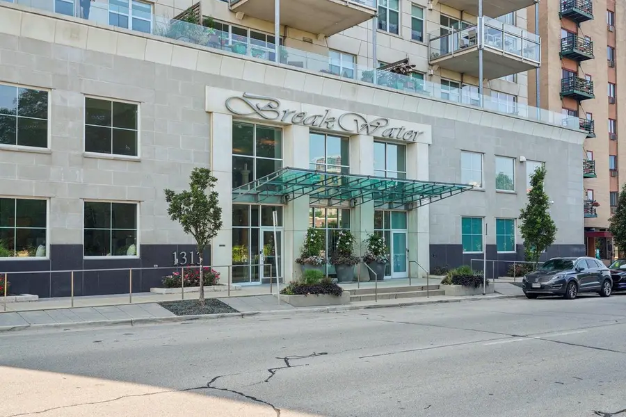 1313 N Franklin PLACE #404, Milwaukee, WI 53202 - #3