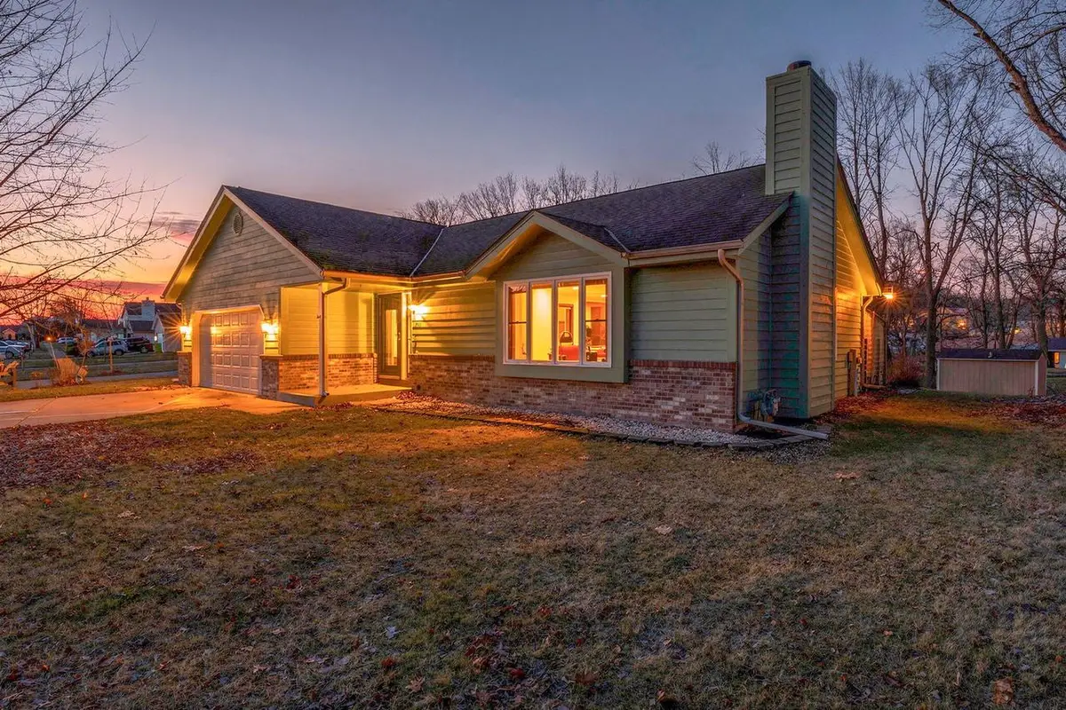 605 Cleveland AVENUE, Hartford, WI 53027 - #1