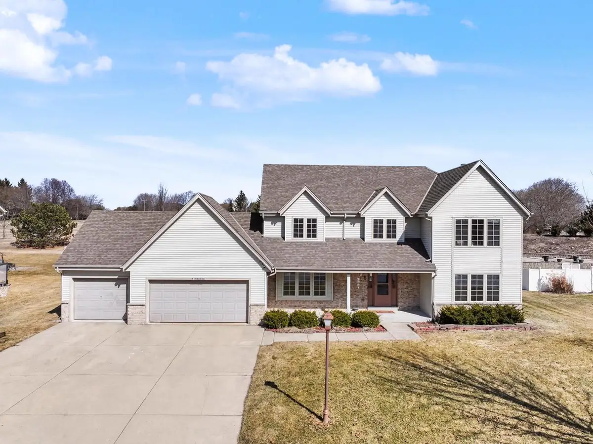 W172N10156 Woodbridge LANE, Germantown, WI 53022 - #1