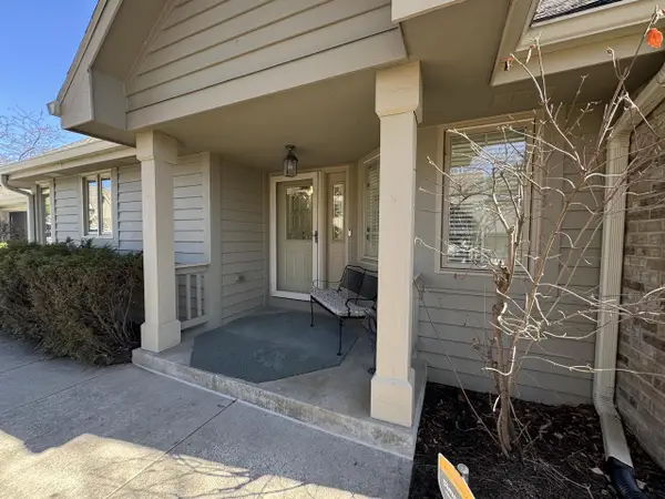 N21W24305 Cumberland DRIVE #38N, Pewaukee, WI 53072