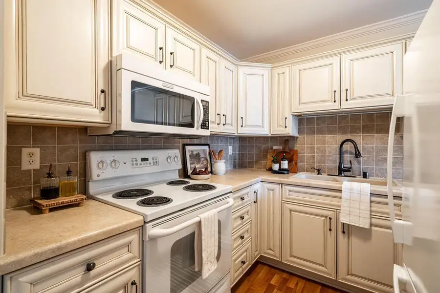 11936 W Mill ROAD #9, Milwaukee, WI 53225 - #3