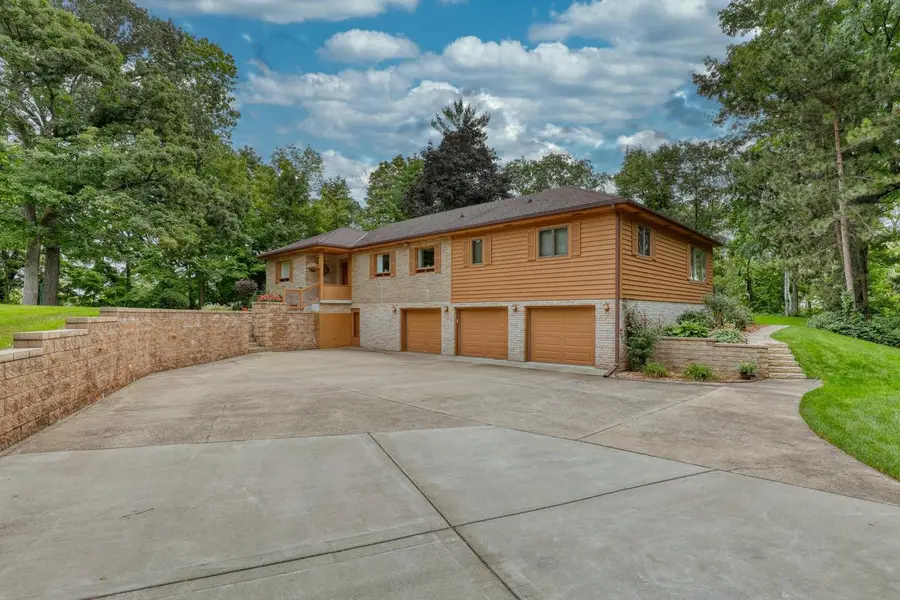 4640 Lake Club CIRCLE, Oconomowoc, WI 53066 - #2