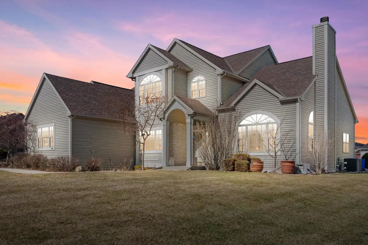 4732 W Woodward DRIVE, Franklin, WI 53132 - #1