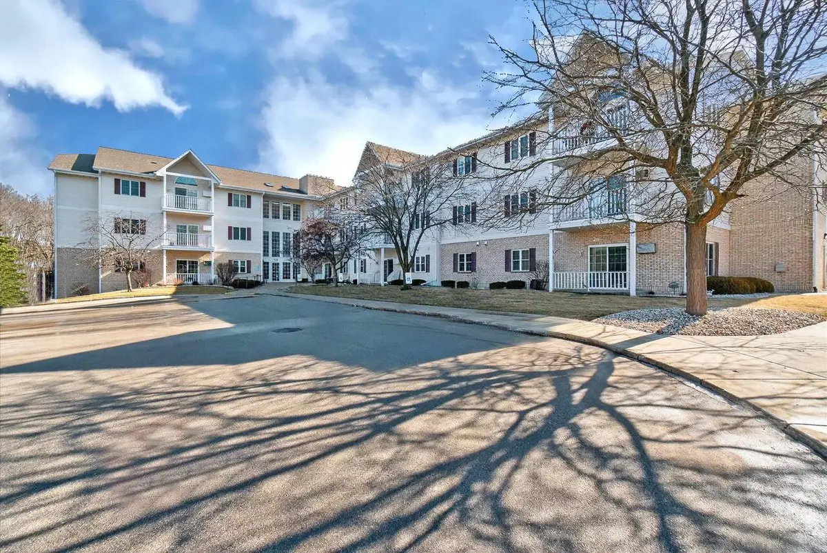 715 Canterberry COURT #105, West Bend, WI 53090 - #1