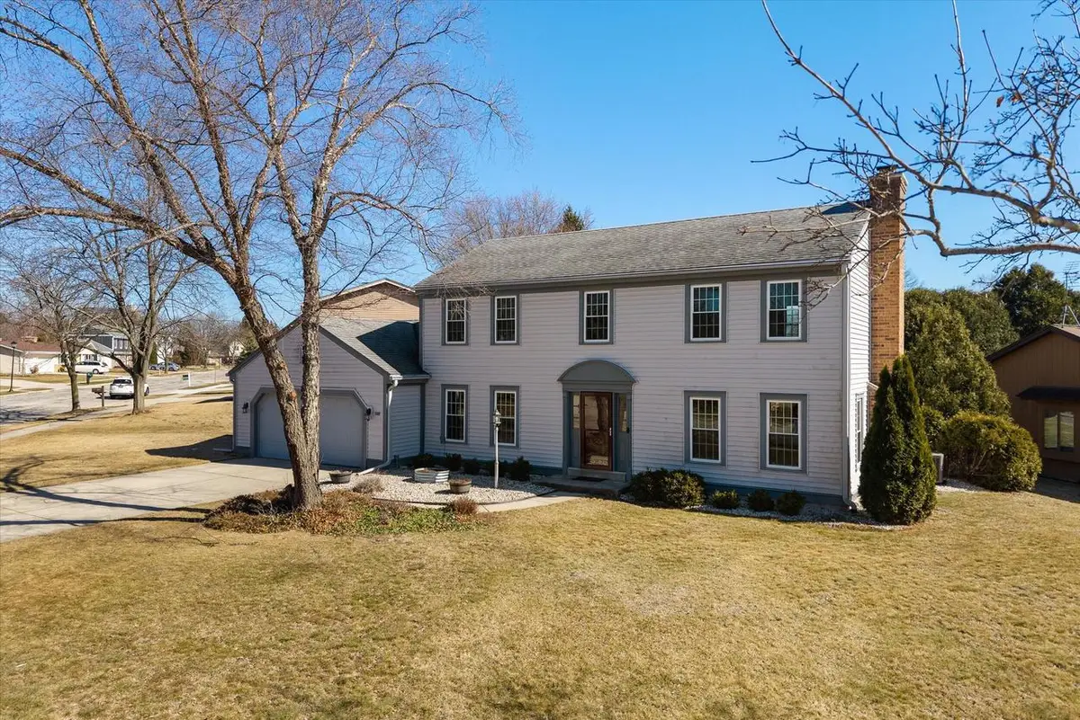 269 W Acorn DRIVE, Grafton, WI 53024 - #1