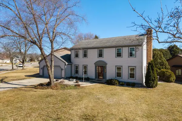 269 W Acorn DRIVE, Grafton, WI 53024