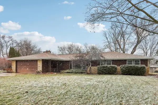 21840 Greendale DRIVE, Waukesha, WI 53186