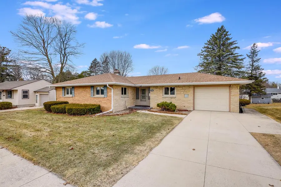 3702 Schroeder DRIVE, Manitowoc, WI 54220 - #2