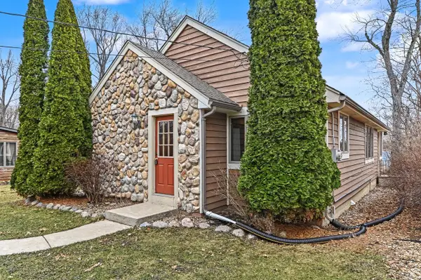 7307 West View DRIVE, Wind Lake, WI 53185