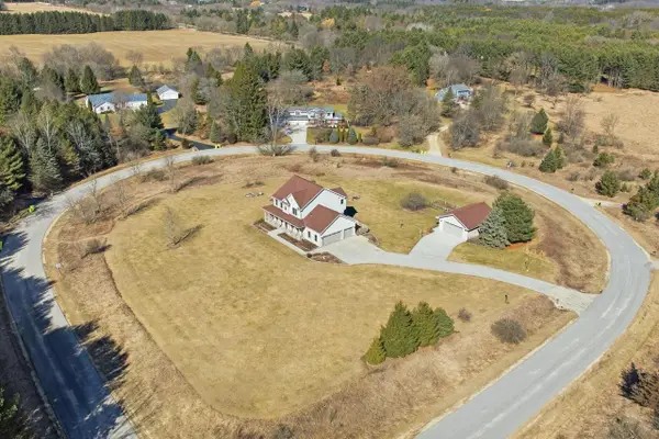 2080 St Patricks CIRCLE, Hartford, WI 53027