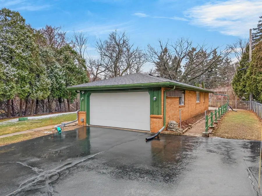 W231S2543 Racine AVENUE, Waukesha, WI 53186 - #2