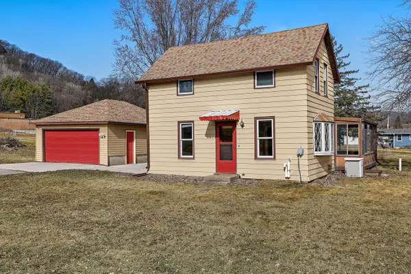 1240 Browns LANE, Dakota, MN 55925