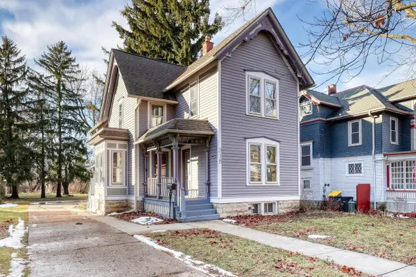 318 N Hartwell AVENUE, Waukesha, WI 53186