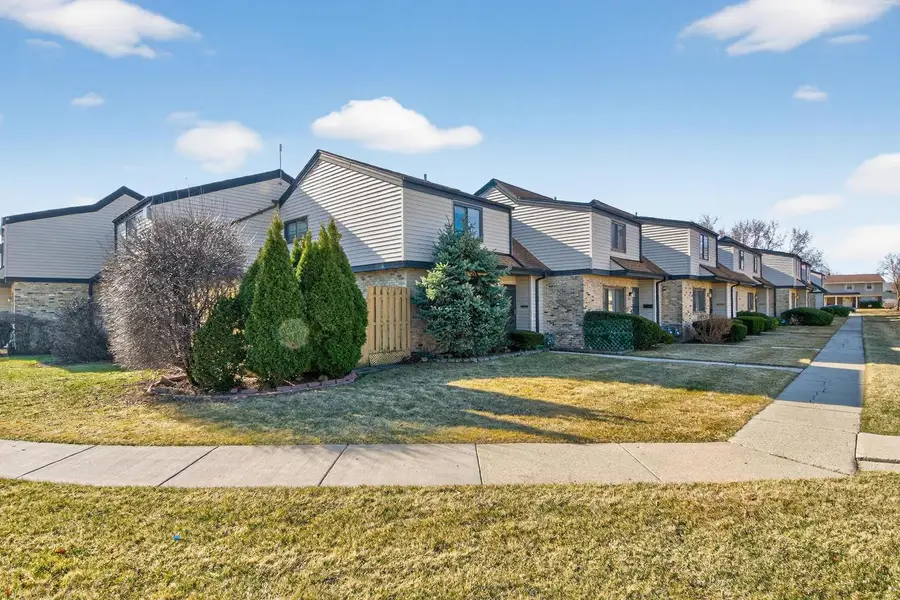 10150 W Kiehnau AVENUE, Milwaukee, WI 53224 - #2