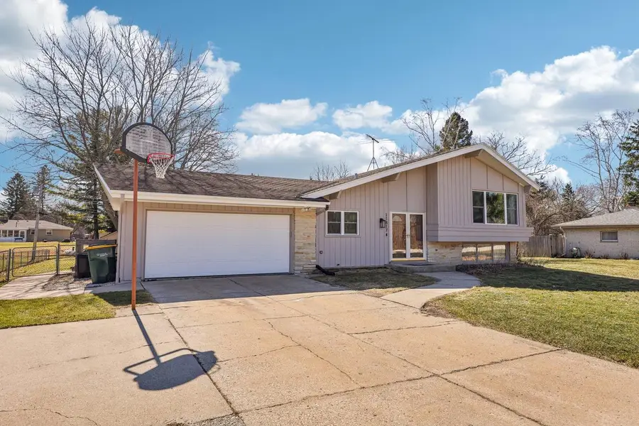 11817 W Grange AVENUE, Hales Corners, WI 53130 - #2