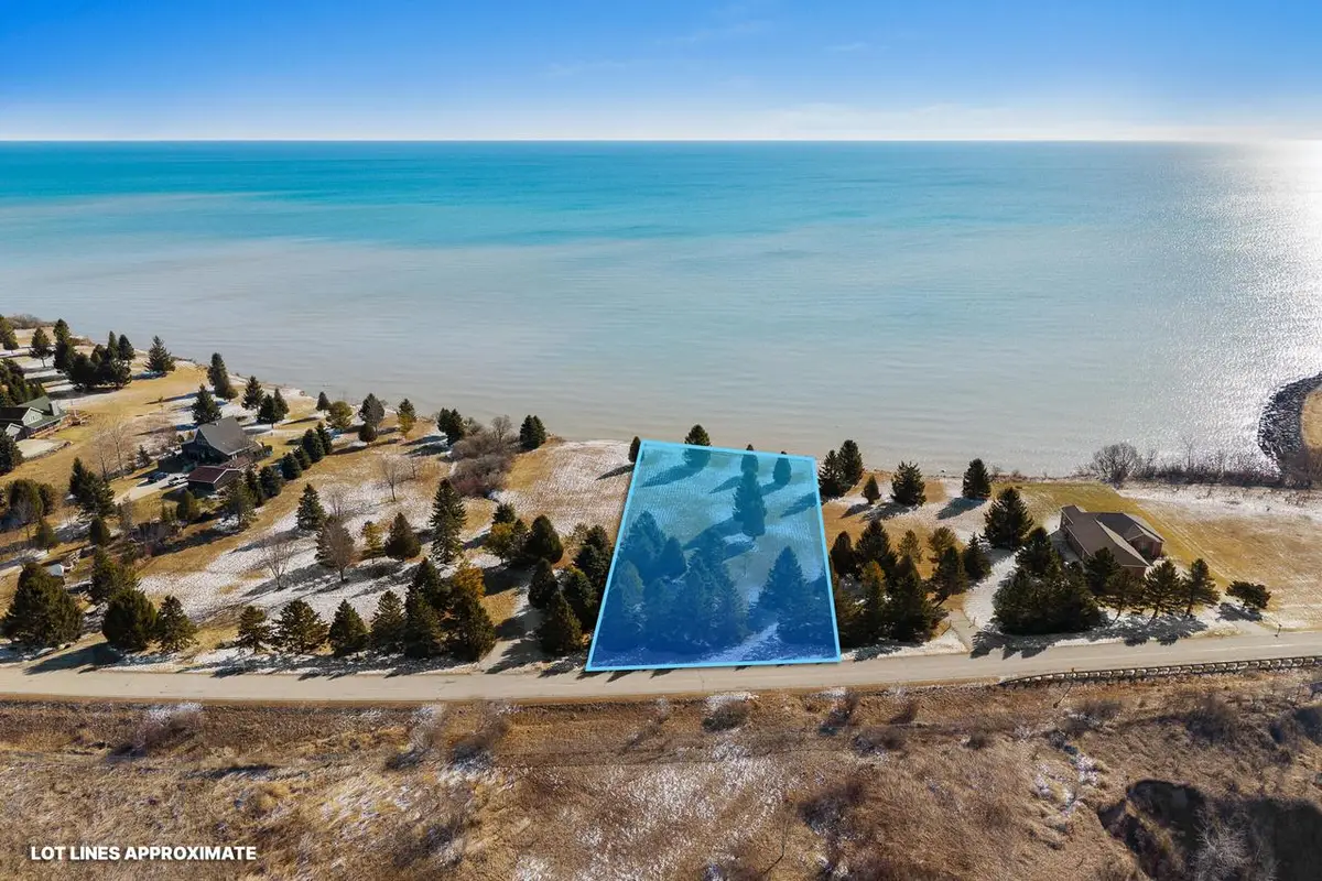 606 LAKESHORE DRIVE, Kewaunee, WI 54216 - #1