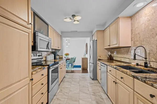 2525 S Shore DRIVE #14C, Milwaukee, WI 53207