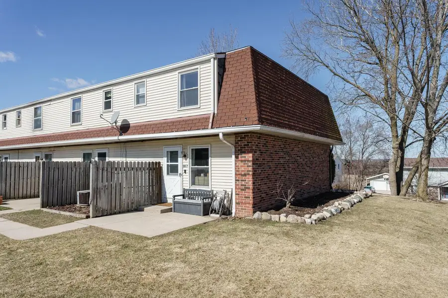 2017 Green Tree ROAD, West Bend, WI 53090 - #3