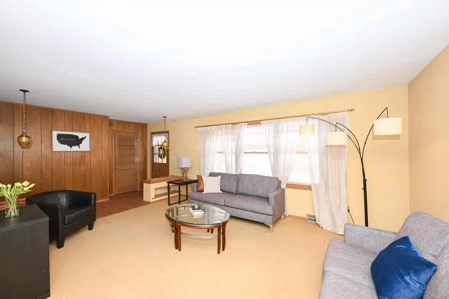 5316 Robin DRIVE, Greendale, WI 53129 - #2