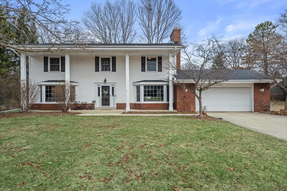 8710 W Hawthorne LANE, Franklin, WI 53132 - #1