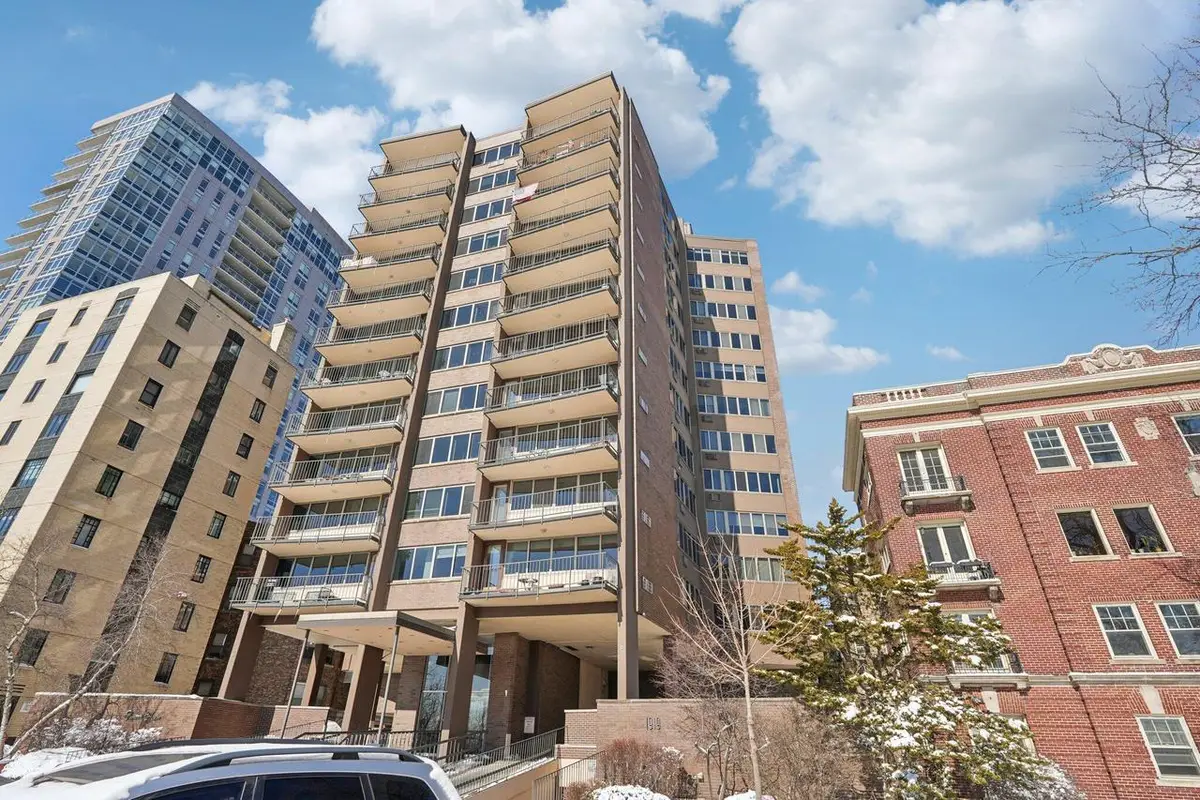 1919 N Summit AVENUE #1C, Milwaukee, WI 53202 - #1