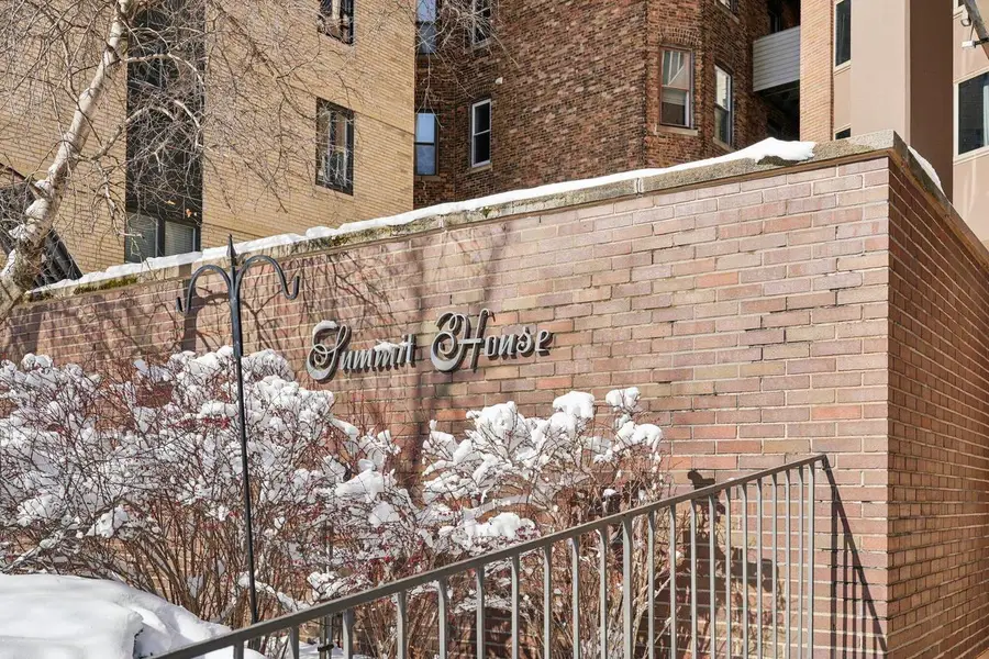 1919 N Summit AVENUE #1C, Milwaukee, WI 53202 - #2