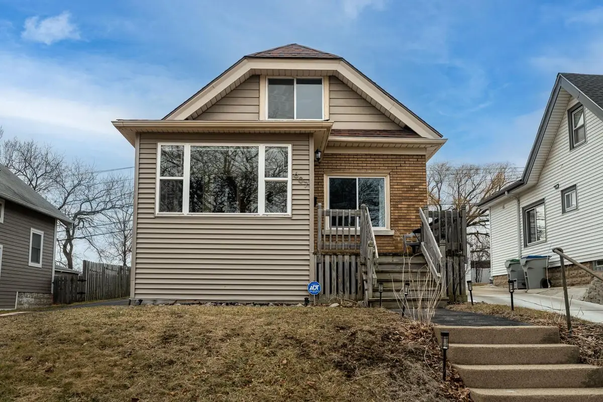 607 Oak Park COURT, Milwaukee, WI 53214 - #1