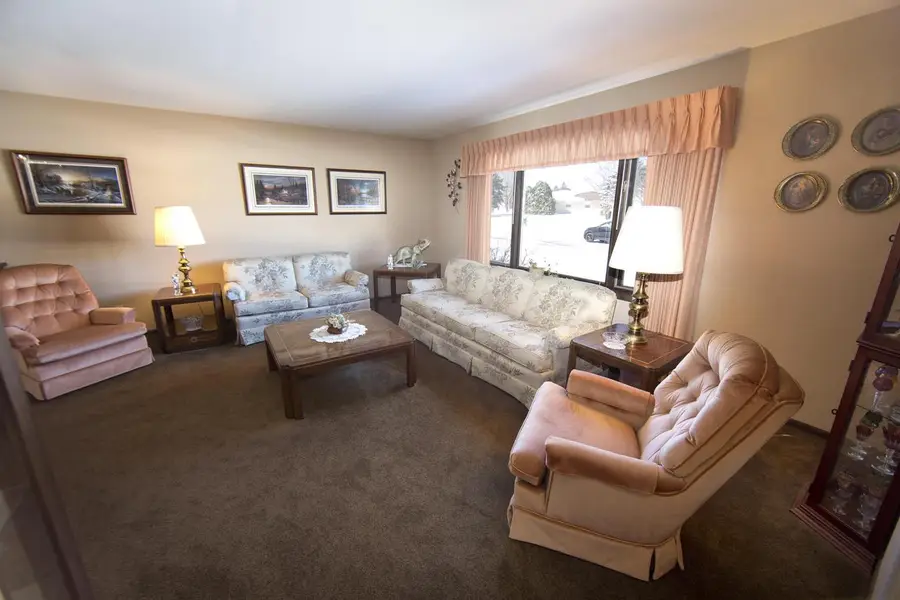 15175 W Kingsway DRIVE, New Berlin, WI 53151 - #3