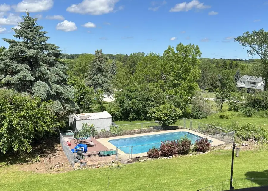 W233S6945 Millbrook CIRCLE W, Vernon, WI 53103 - #3