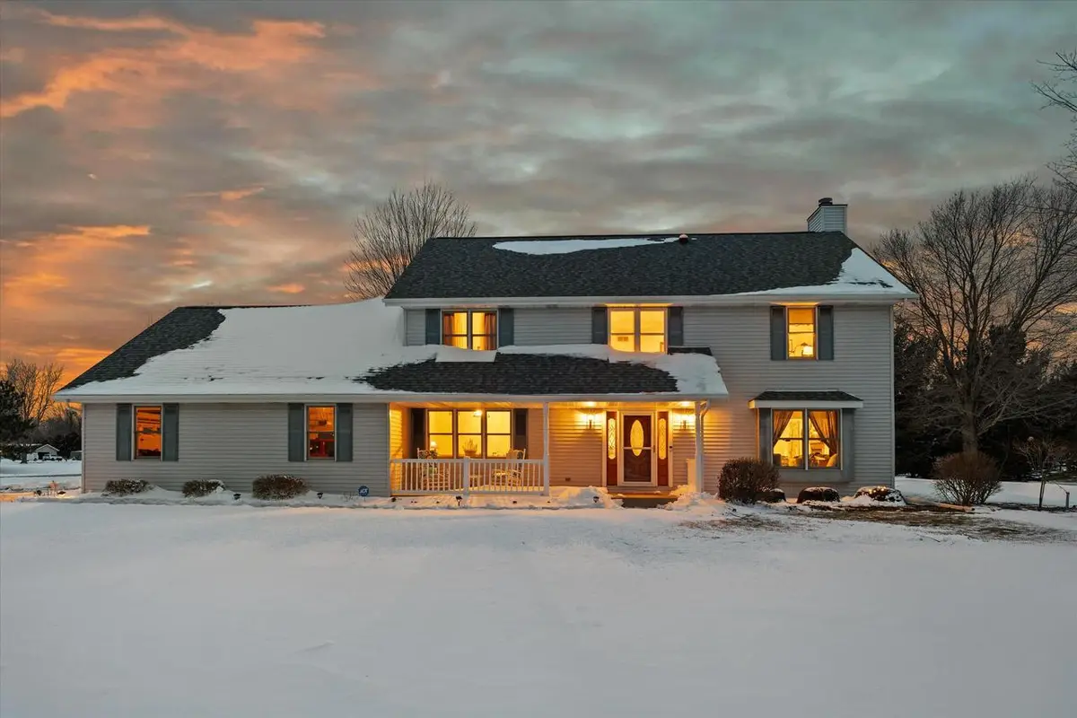 W350N6781 Baltic Pass, Oconomowoc, WI 53066 - #1