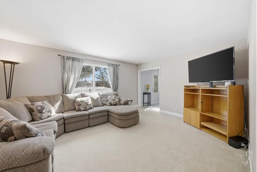 15429 W Mayflower COURT, New Berlin, WI 53151 - #2