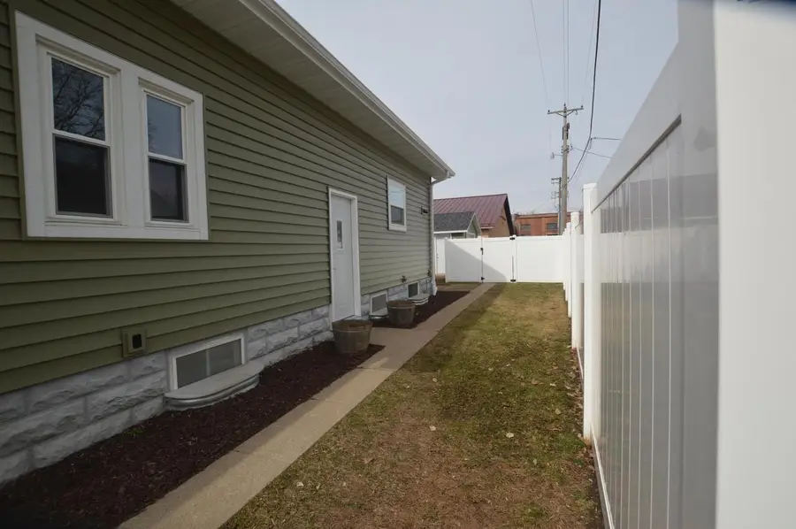 109 Roberts STREET W, Holmen, WI 54636 - #2