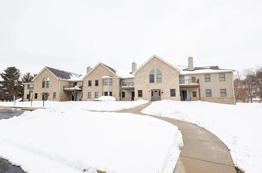 930 Oconomowoc PARKWAY, Oconomowoc, WI 53066 - #2