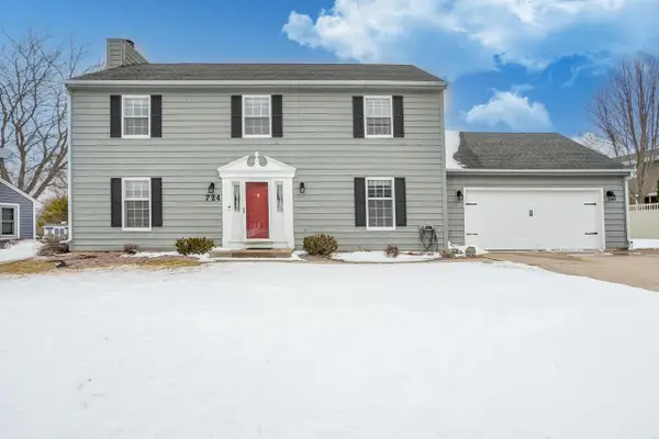 724 Overland TRAIL, Grafton, WI 53024