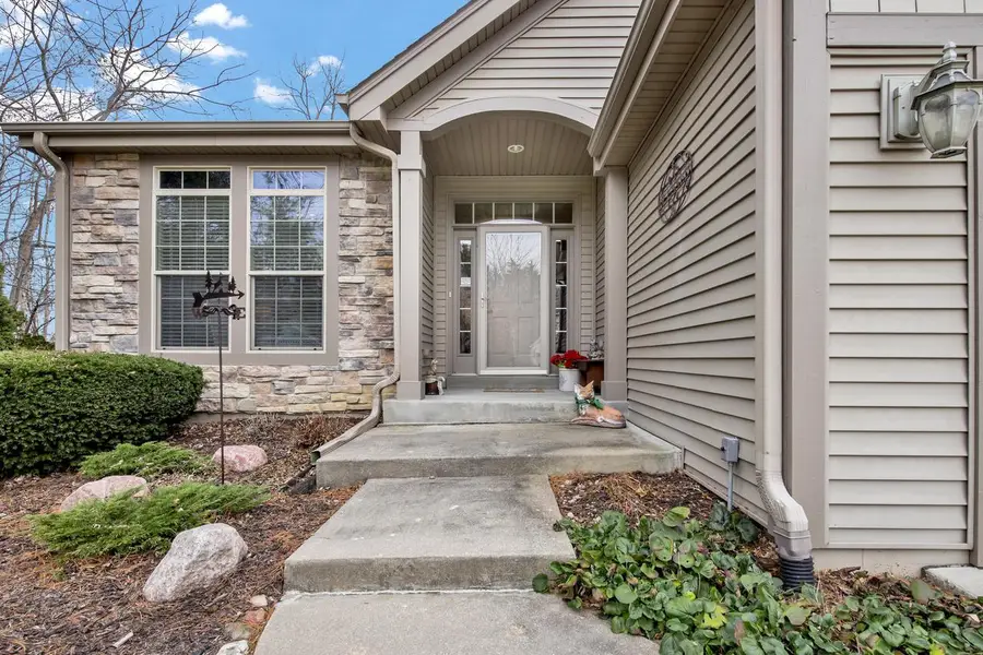 6423 Nature DRIVE, Racine, WI 53402 - #2