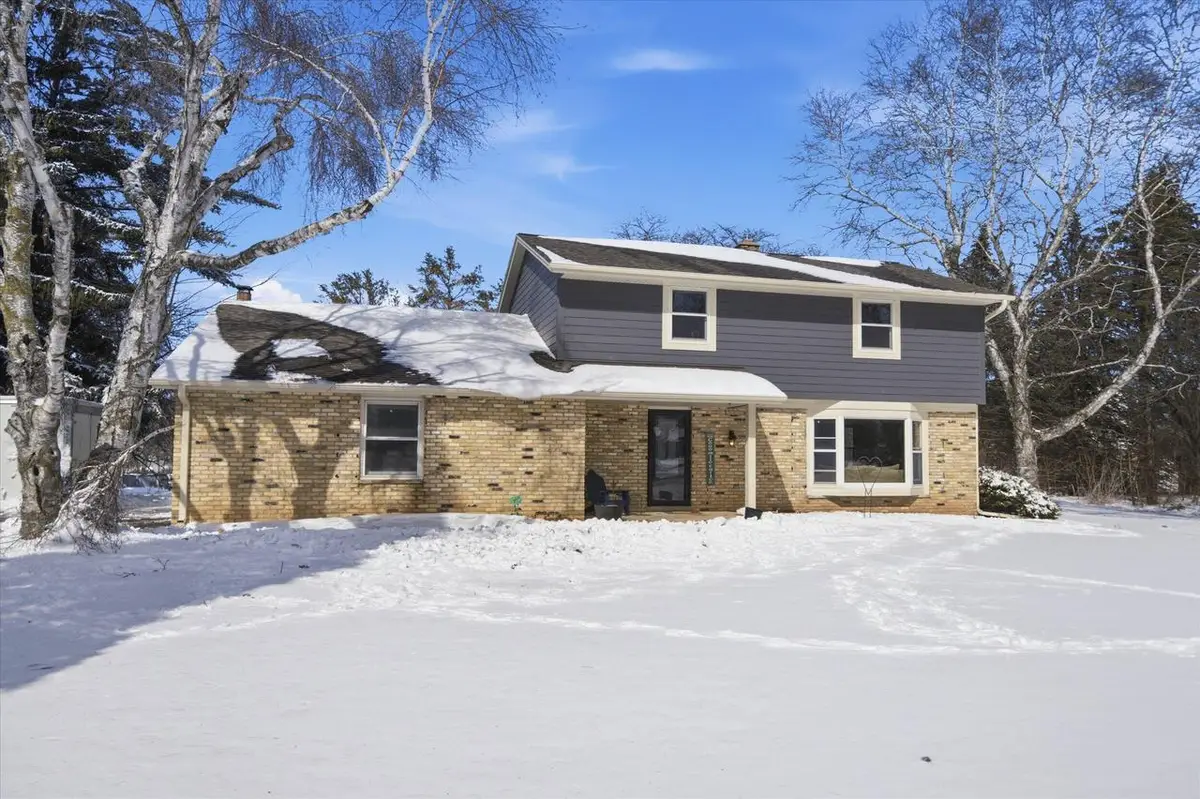 10726 Crestview DRIVE, Cedarburg, WI 53012 - #1