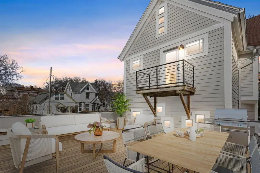 1725 N Astor STREET, Milwaukee, WI 53202 - #2