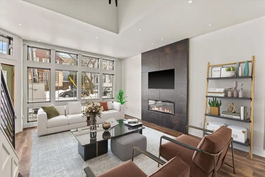 1725 N Astor STREET, Milwaukee, WI 53202 - #3