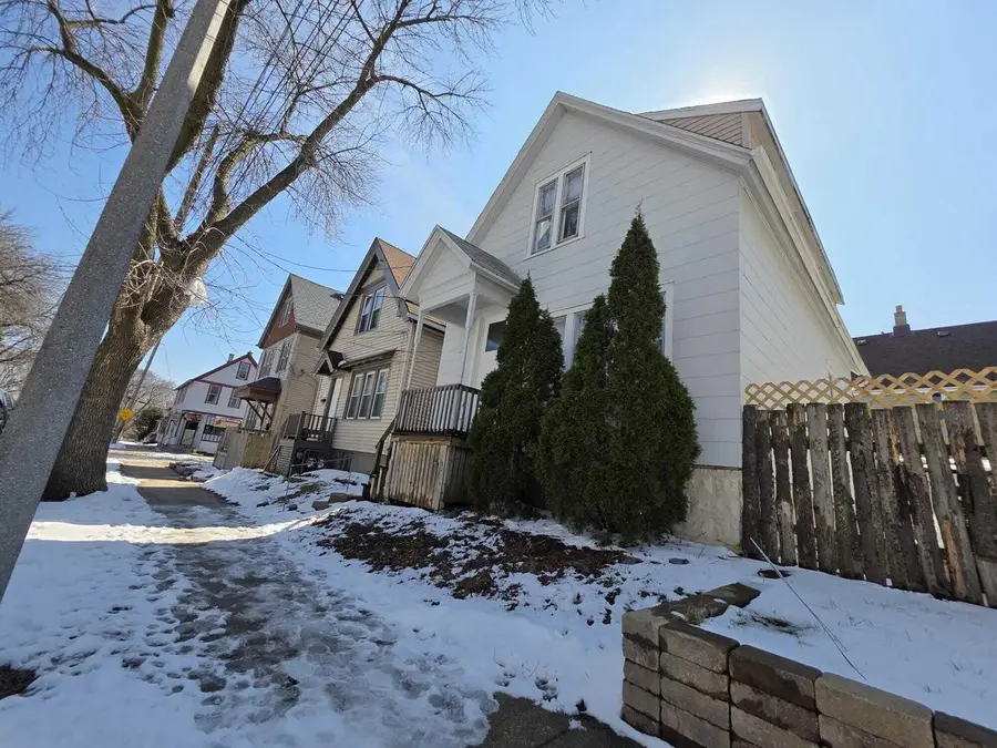 1125 E Clarke STREET, Milwaukee, WI 53212 - #3