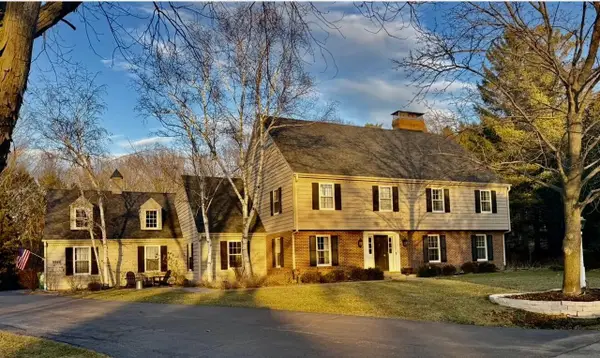 9940 N Lamplighter LANE, Mequon, WI 53092