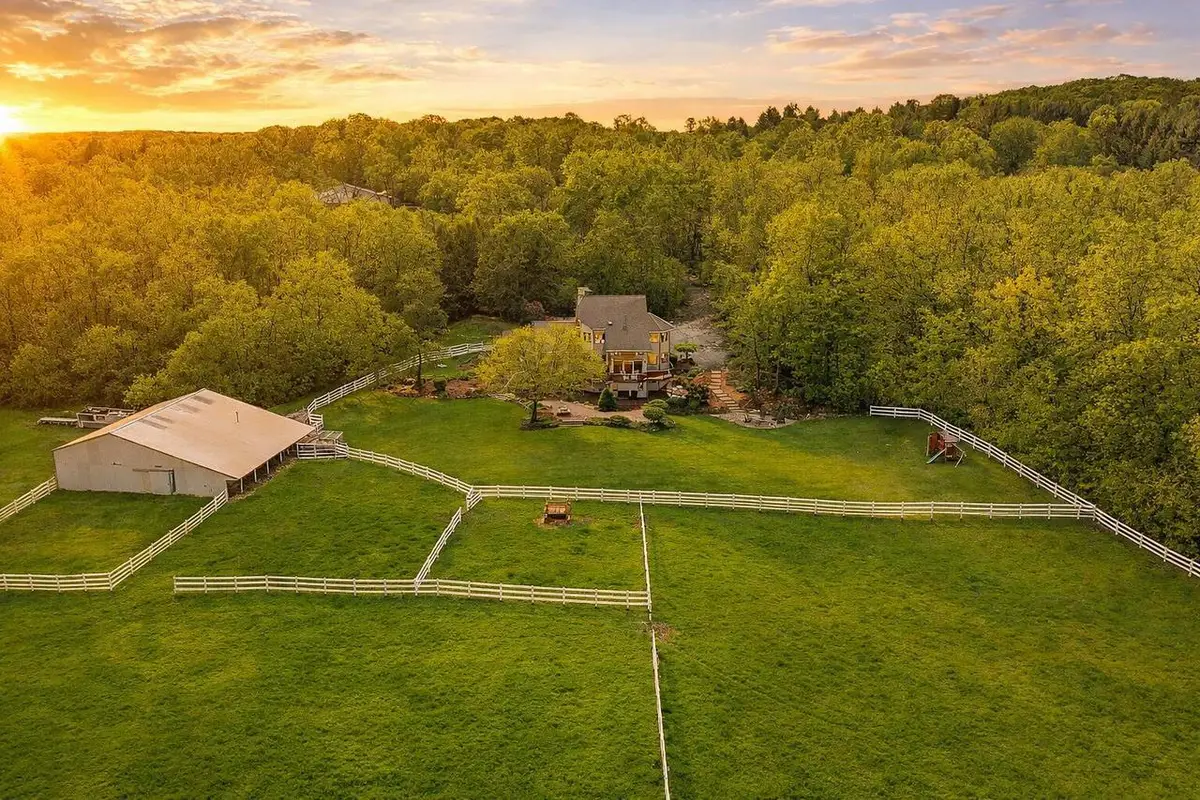 1507 Saint Augustine ROAD, Hartford, WI 53027 - #1