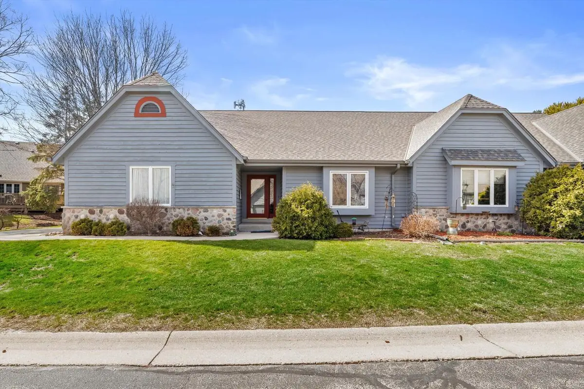 308 King William COURT S, Waukesha, WI 53186 - #1