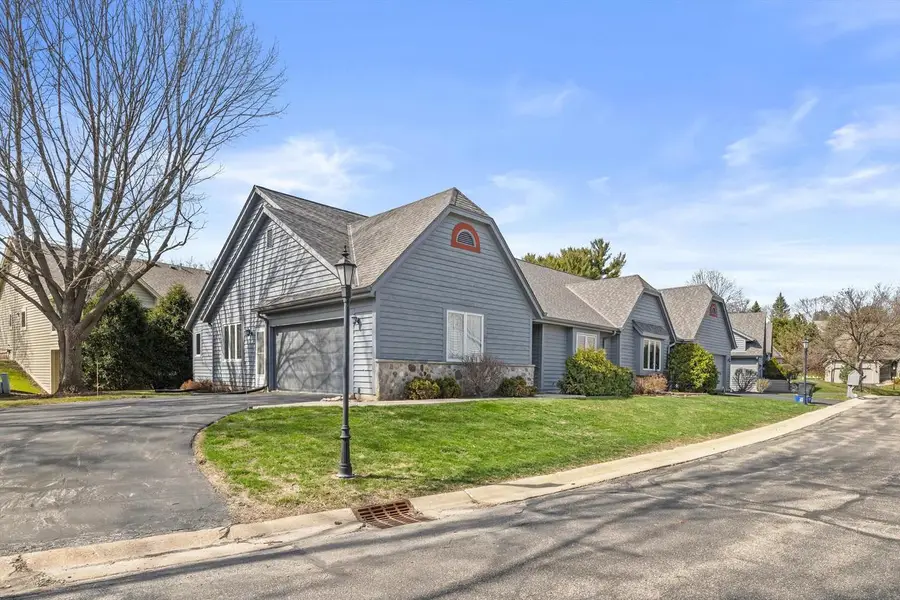 308 King William COURT S, Waukesha, WI 53186 - #2