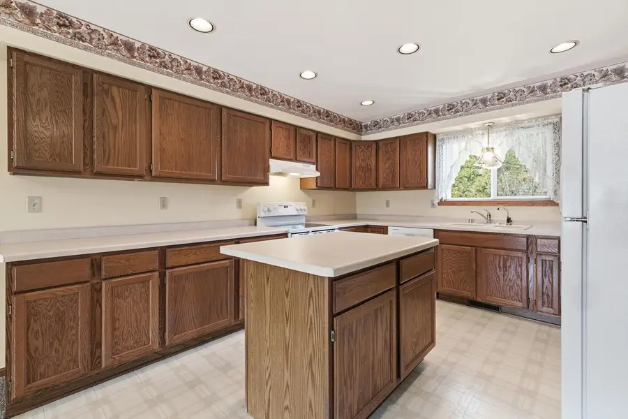 496 Glacier PASS, Slinger, WI 53086 - #2