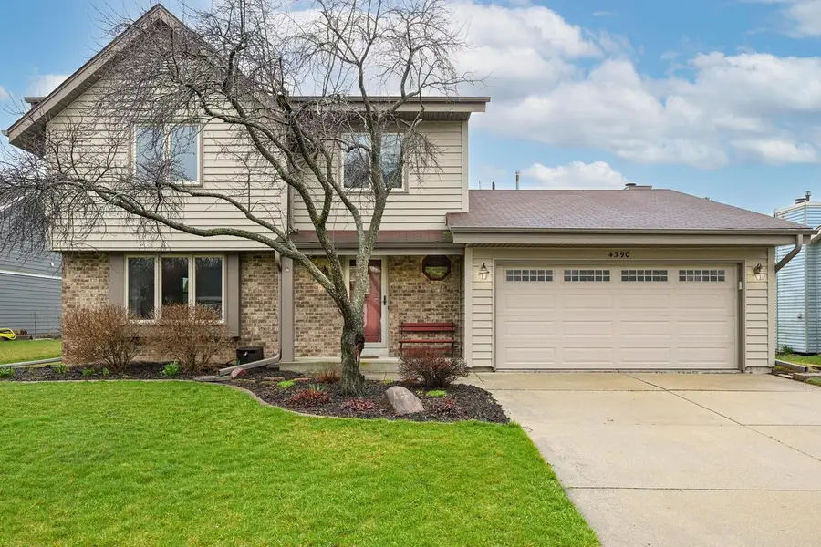 4390 S Longview DRIVE, New Berlin, WI 53151 - #2