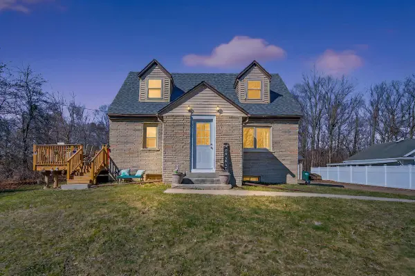 2024 W Grays LANE, Oak Creek, WI 53154