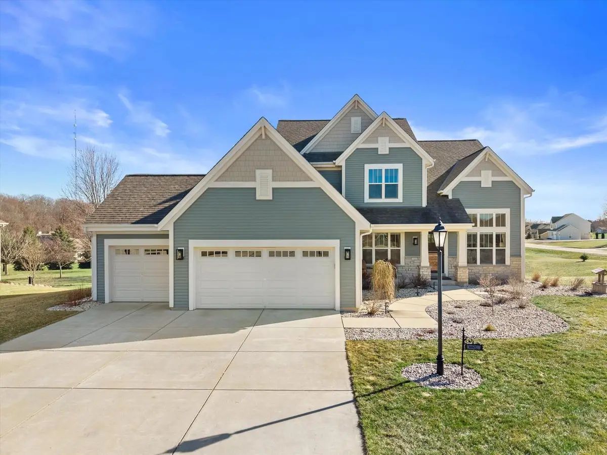W222S3988 Timm DRIVE, Waukesha, WI 53189 - #1