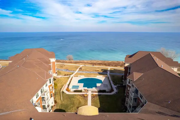 4120 S Lake DRIVE #458, Saint Francis, WI 53235