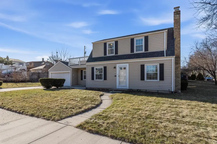 4325 W Cleveland AVENUE, Milwaukee, WI 53219 - #2